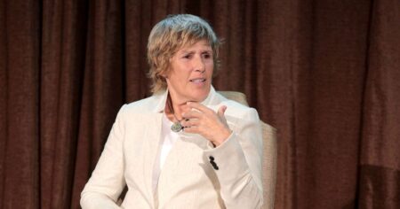 La légende de la natation marathon Diana Nyad fait volte-face sur l'inclusion des trans dans le sport