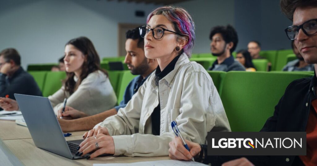 Cette école résiste à l’assaut du GOP contre l’éducation avec un programme révolutionnaire de leadership queer. Cette école résiste à l'assaut du GOP contre l'éducation avec un programme révolutionnaire de leadership queer.