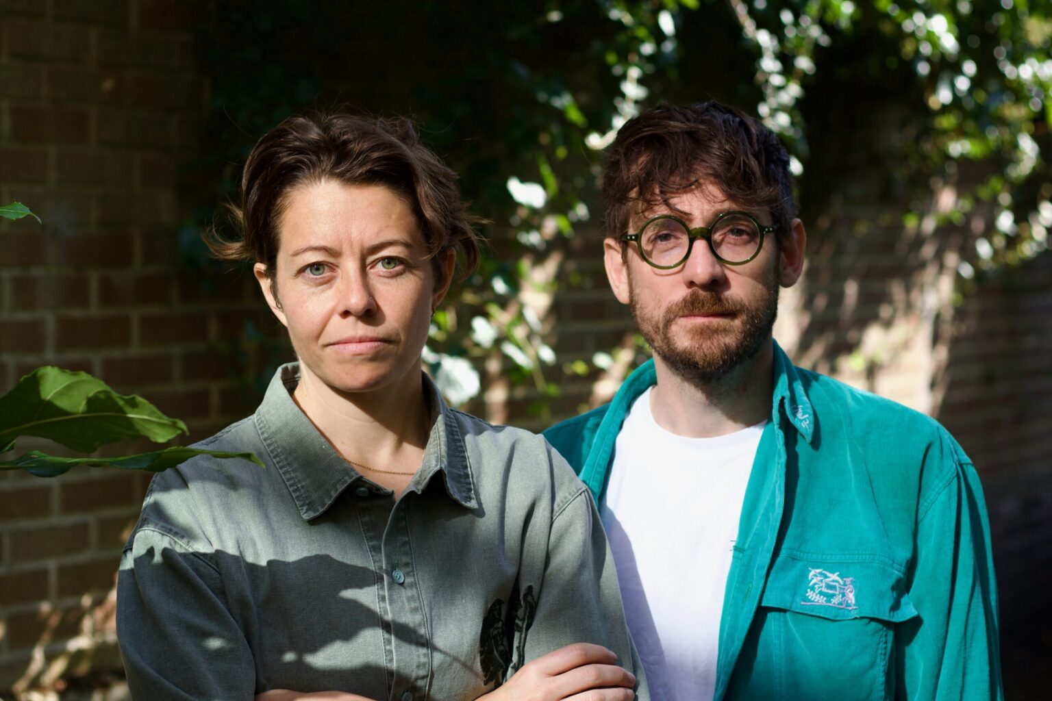 Faber signe l’histoire sociale des producteurs de podcast queer britanniques Tash Walker et Adam Zmith Faber signe l'histoire sociale des producteurs de podcast queer britanniques Tash Walker et Adam Zmith