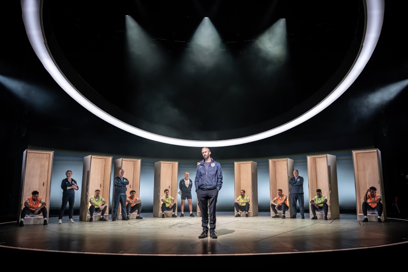 Joseph Fiennes joue dans le transfert du West End du hit du National Theatre Dear England – critique Joseph Fiennes joue dans le transfert du West End du hit du National Theatre Dear England – critique