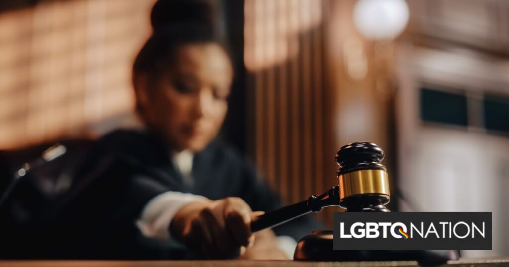 Le leader des Gays Against Groomers a harcelé une école si intensément que le conseil a déposé une ordonnance de maintien en détention. Le leader des Gays Against Groomers a harcelé une école si intensément que le conseil a déposé une ordonnance de maintien en détention.