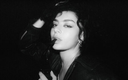 Le nouveau single de Charli XCX et Sam Smith, "In The City", est un banger queer