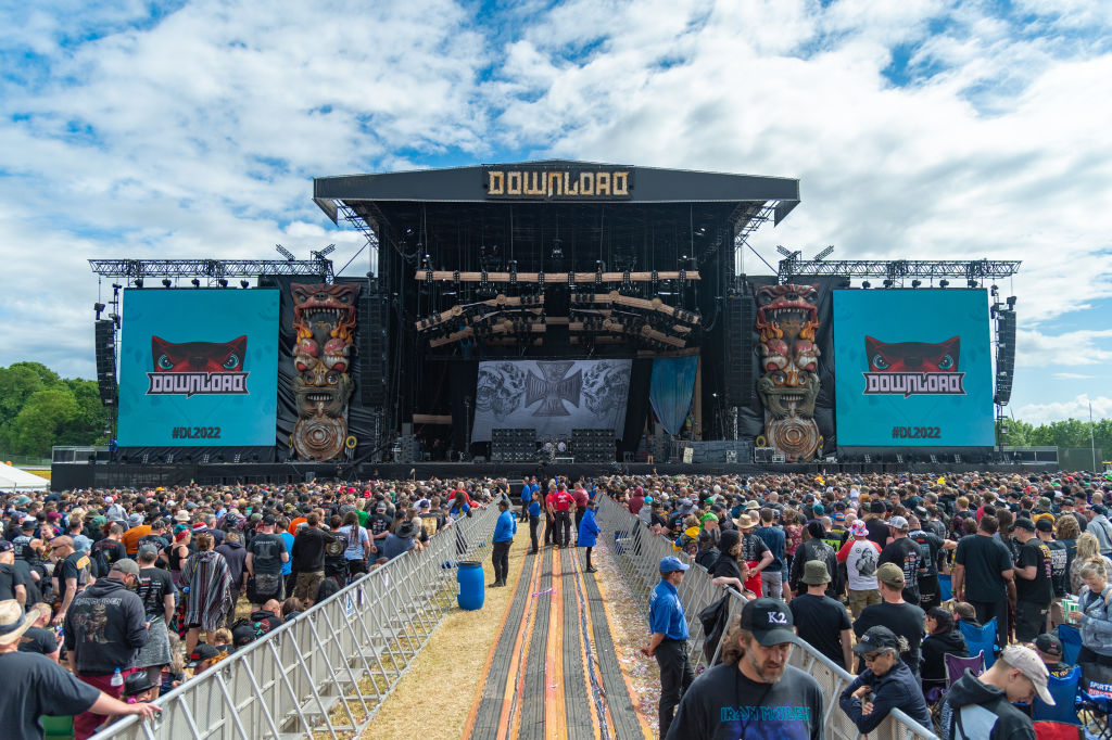 Download Festival annonce la programmation 2024 : prix des billets, informations de prévente et plus encore Download Festival announces lineup and ticket prices for 2024 edition.