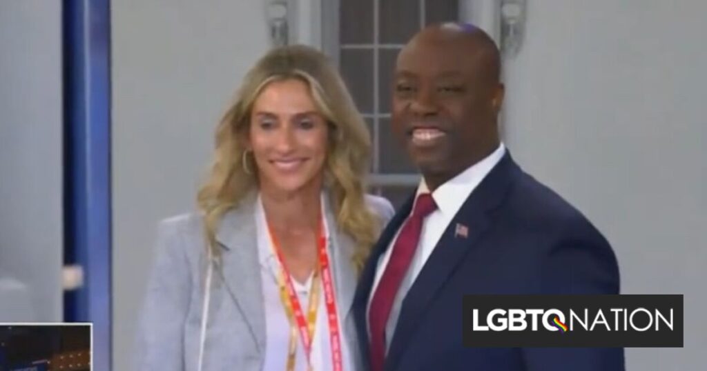 Au milieu des rumeurs gay, le sénateur Tim Scott montre sa petite amie mystérieuse lors du 3e débat du GOP Au milieu des rumeurs gay, le sénateur Tim Scott montre sa petite amie mystérieuse lors du 3e débat du GOP