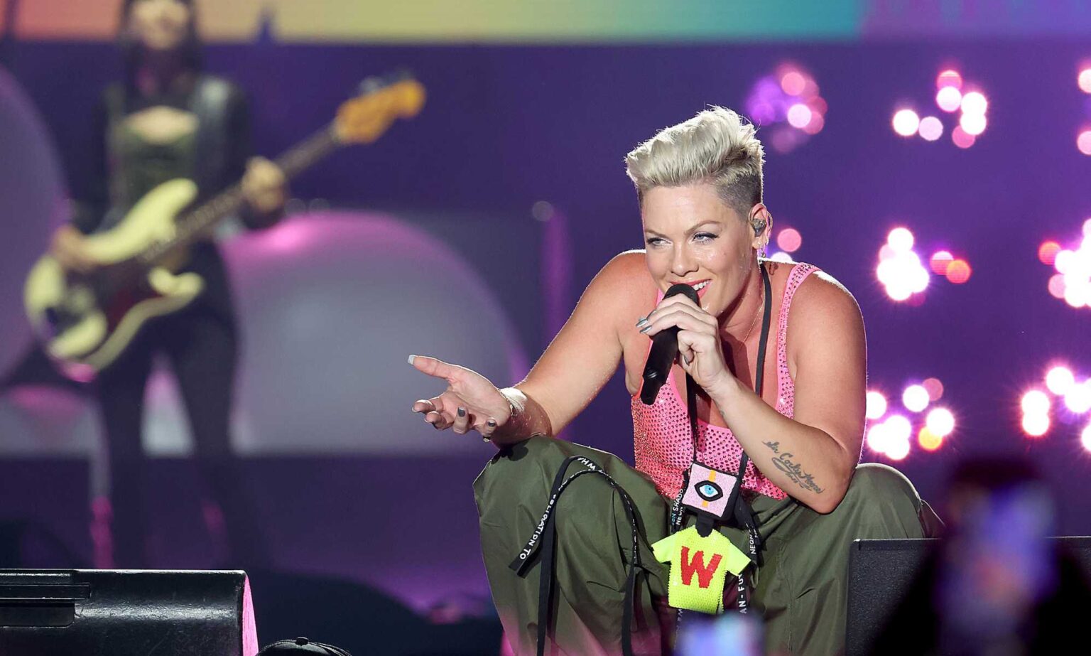 Pink s’engage à distribuer des livres interdits lors de ses concerts en Floride Pink