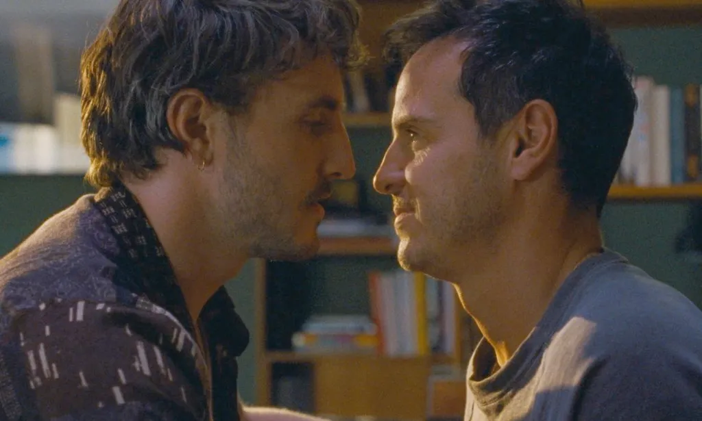 Paul Mescal (à gauche) et Andrew Scott (à droite) dans All of Us Strangers.