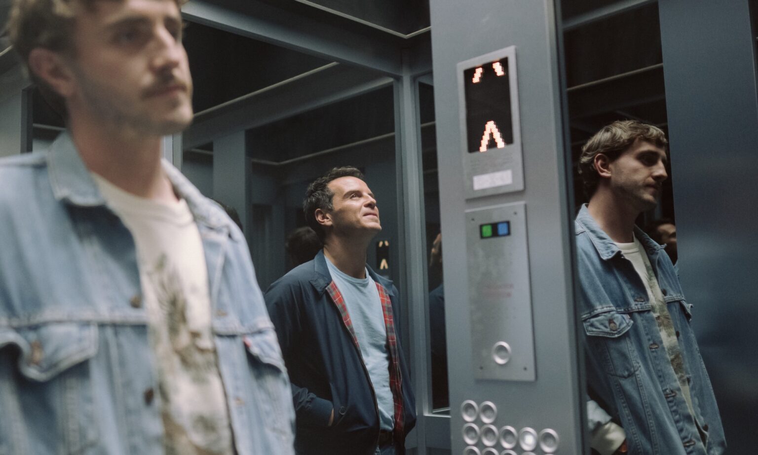 Paul Mescal et Andrew Scott « traînent toujours ensemble », déclare le directeur de All of Us Strangers Paul Mescal (L) and Andrew Scott (R) make the perfect pair in All of Us Strangers.