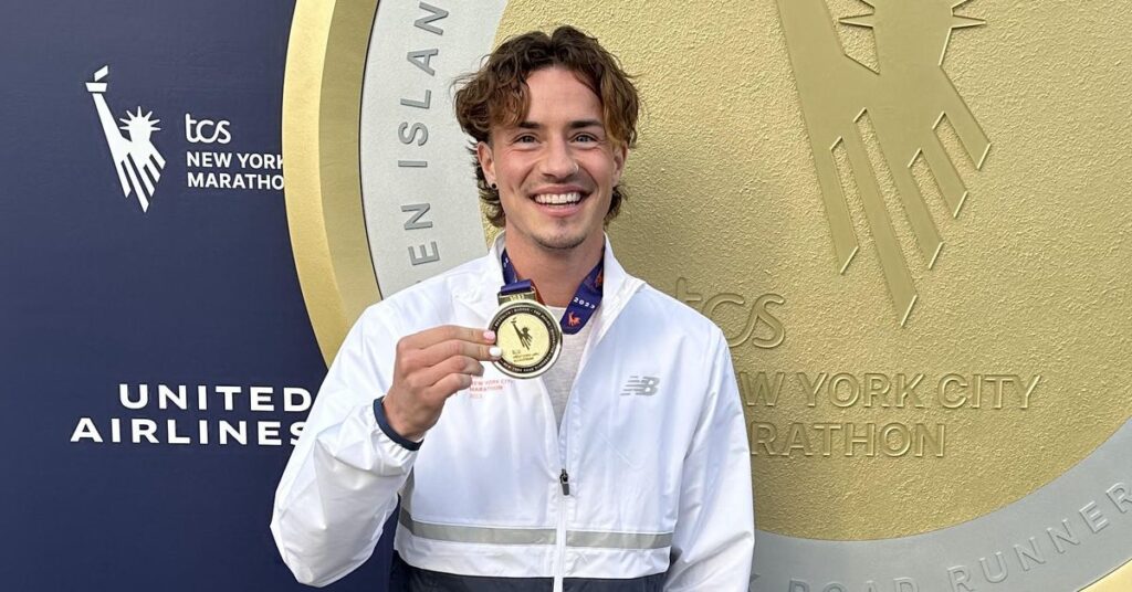 Cal Calamia s’envole vers la victoire dans la division non binaire du marathon de New York Cal Calamia s'envole vers la victoire dans la division non binaire du marathon de New York