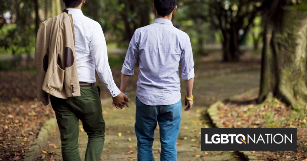 Cette ville a interdit les manifestations d’homosexualité en public, les qualifiant de « comportement indécent ». Cette ville a interdit les manifestations d’homosexualité en public, les qualifiant de « comportement indécent ».