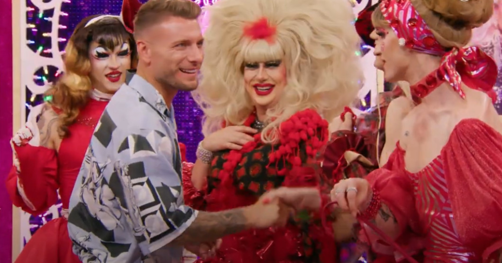 Le capitaine italien Ciro Immobile apparaît comme juge invité sur Drag Race Italia Le capitaine italien Ciro Immobile apparaît comme juge invité sur Drag Race Italia
