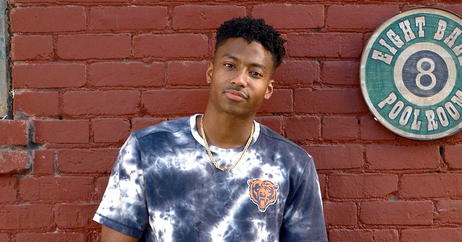 Le spot « Drip » de Byron Perkins dans la boutique NFL met en lumière un joueur de football universitaire gay Le spot « Drip » de Byron Perkins dans la boutique NFL met en lumière un joueur de football universitaire gay