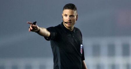 Les Rainbow Laces sont de retour dans le sport britannique et toujours nécessaires, déclare l'arbitre de football gay Ryan Atkin