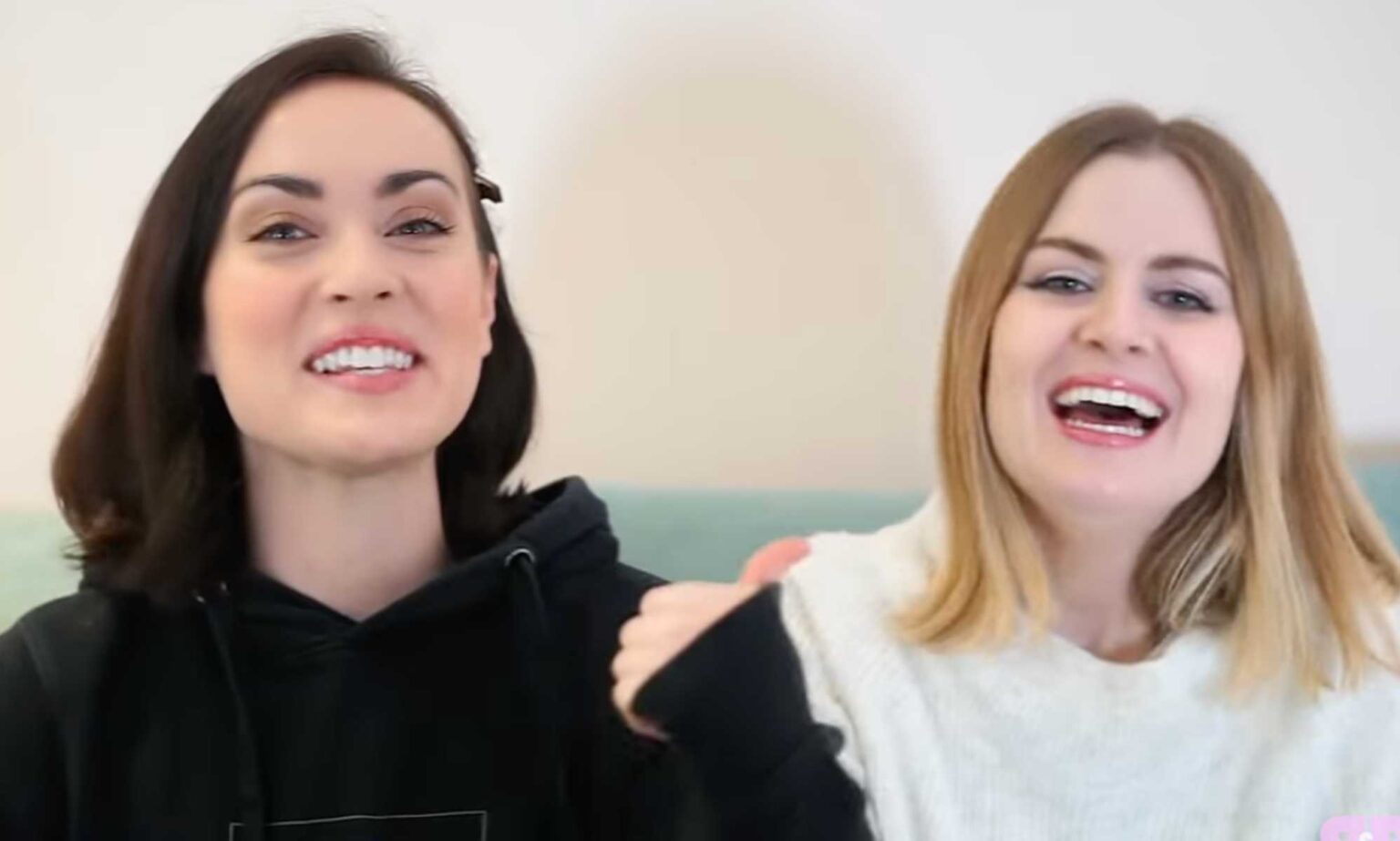 Un couple de même sexe révèle les difficultés de fonder une famille YouTubers Rose and Rosie welcomed their son Ziggy into the world in 2021
