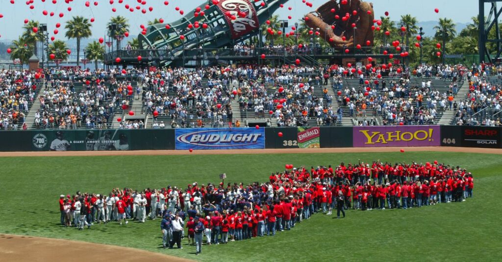 Les Giants de San Francisco ont pris l’initiative de promouvoir la sensibilisation au sida à travers le programme « Jusqu’à ce qu’il y ait un remède ». Les Giants de San Francisco ont pris l'initiative de promouvoir la sensibilisation au sida à travers le programme « Jusqu'à ce qu'il y ait un remède ».