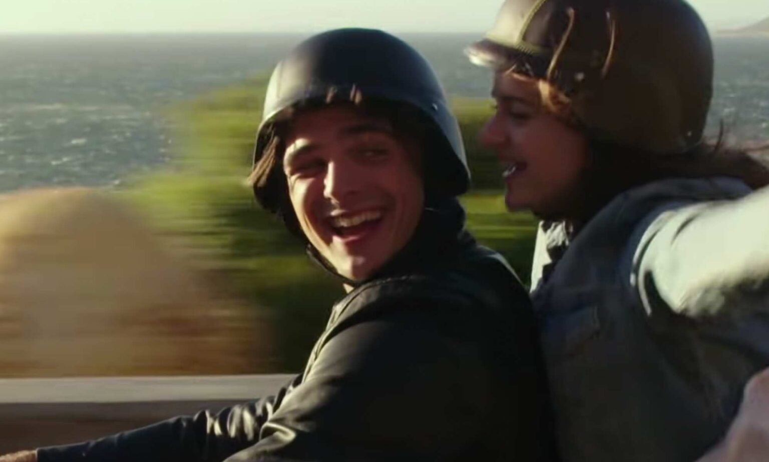 Joey King riposte aux critiques de Jacob Elordi sur « Kissing Booth » Jacob Elordi and Joey King in The Kissing Booth