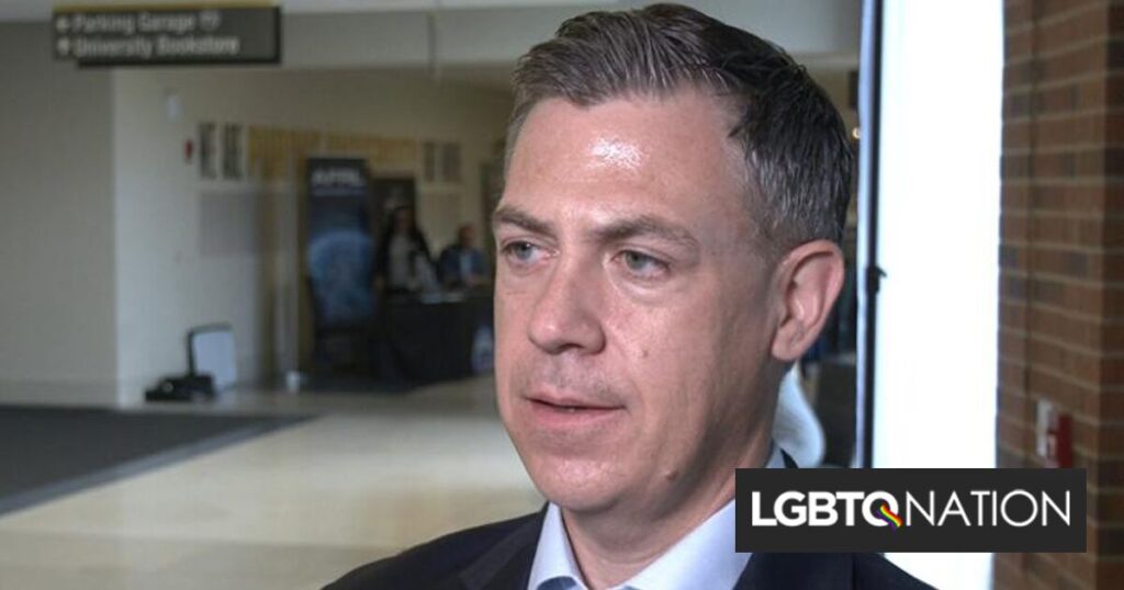 Le représentant Jim Banks présente un projet de loi visant à placer les enfants trans en famille d’accueil dans des foyers abusifs Le représentant Jim Banks présente un projet de loi visant à placer les enfants trans en famille d'accueil dans des foyers abusifs