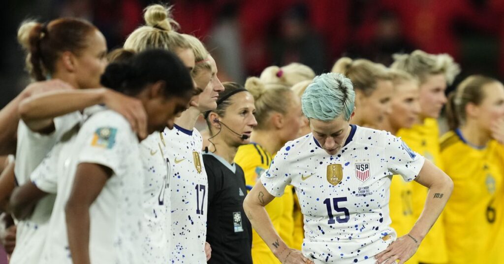 Une étude de la FIFA montre que les joueuses de l’USWNT ont été victimes d’abus homophobes « prolifiques » lors de la Coupe du Monde Féminine Une étude de la FIFA montre que les joueuses de l'USWNT ont été victimes d'abus homophobes « prolifiques » lors de la Coupe du Monde Féminine