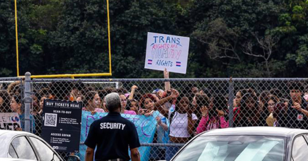 La Floride inflige une amende à un lycée pour avoir permis à une fille trans de concourir malgré l'interdiction de l'État