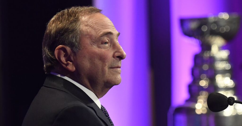 Le commissaire de la LNH, Gary Bettman, est le connard de l’année 2023 d’Outsports Le commissaire de la LNH, Gary Bettman, est le connard de l'année 2023 d'Outsports