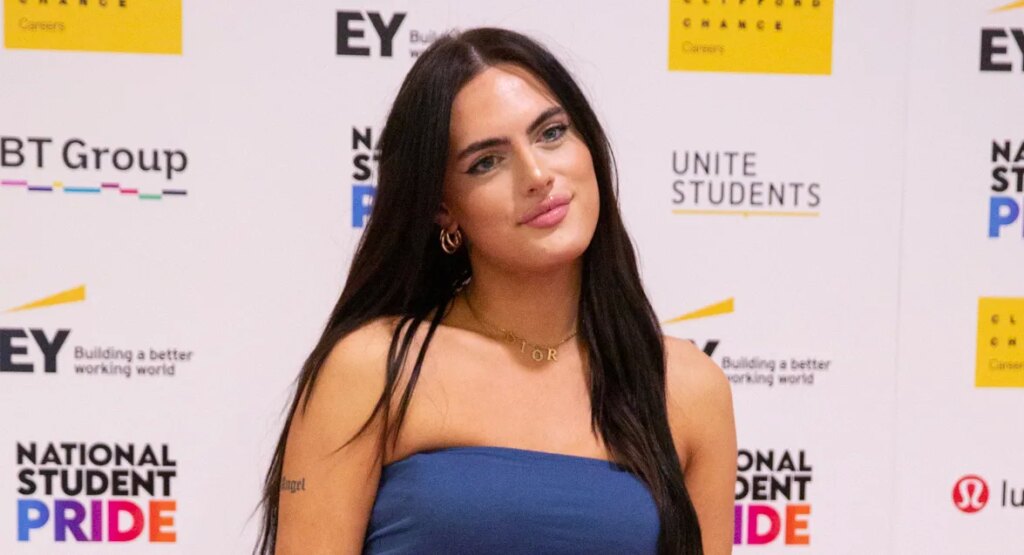 La star de Heartstopper, Bel Priestley, espère être un modèle pour les autres personnes trans TikTok and Heartstopper season two star Bel Priestley in a blue top at National Student Pride 2023