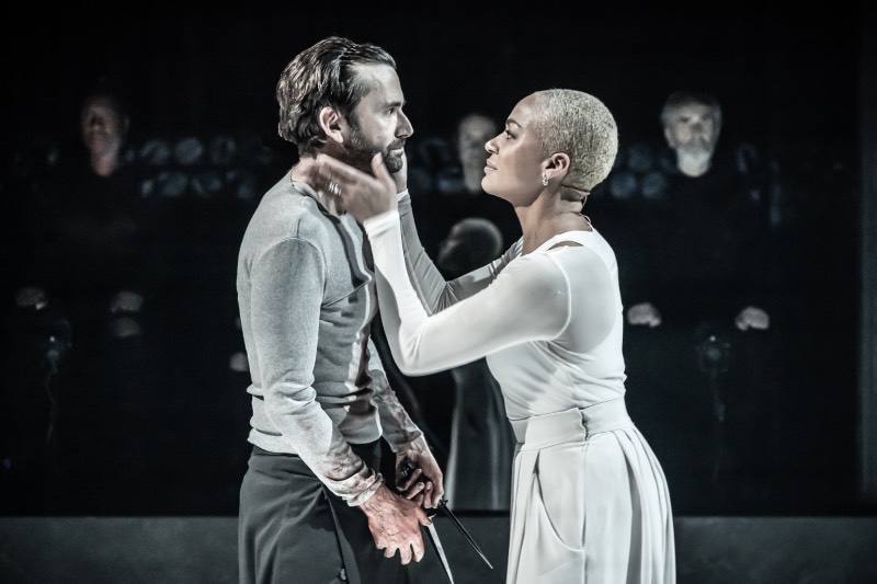 David Tennant et Cush Jumbo jouent dans Macbeth moderne et haut de gamme – critique David Tennant et Cush Jumbo jouent dans Macbeth moderne et haut de gamme – critique