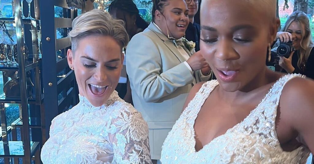 Des membres de la famille royale du sport LGBTQ assistent au mariage de Jess Fishlock et Tziarra King au Pays de Galles Des membres de la famille royale du sport LGBTQ assistent au mariage de Jess Fishlock et Tziarra King au Pays de Galles