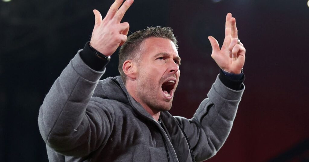 Le club de Premier League met en garde ses fans contre les chants homophobes alors que le manager envoie un message vidéo Le club de Premier League met en garde ses fans contre les chants homophobes alors que le manager envoie un message vidéo