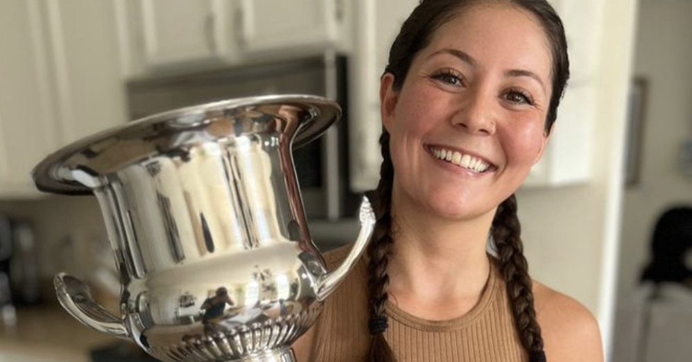 Le pilote gay de BMX Perris Benegas termine 2023 avec la Coupe NORA du titre de cavalière féminine de l’année Le pilote gay de BMX Perris Benegas termine 2023 avec la Coupe NORA du titre de cavalière féminine de l'année