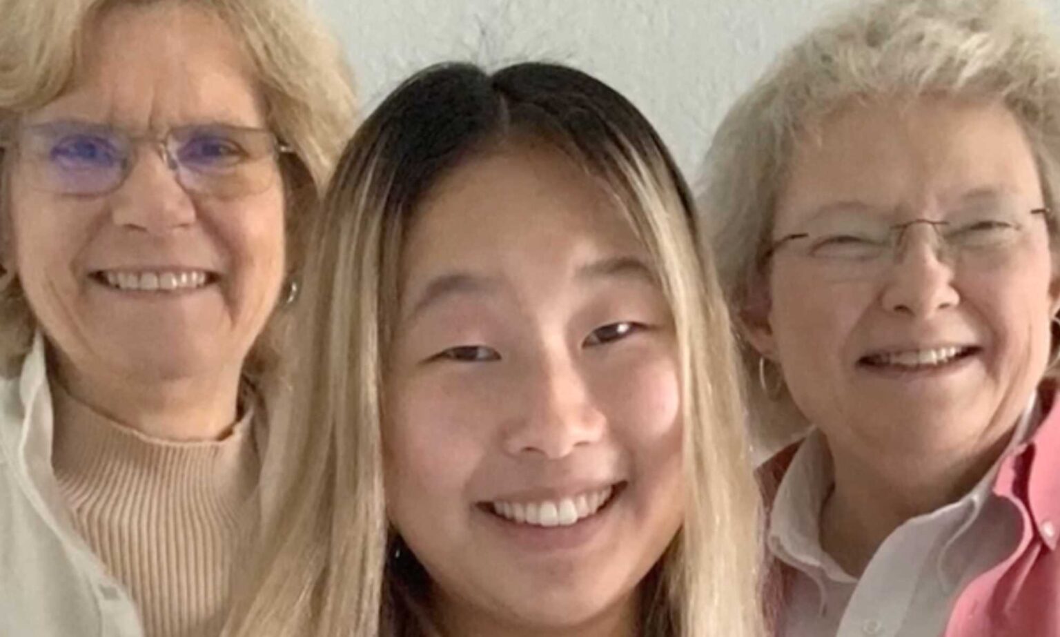 « Mes mères gays sont mes meilleures amies » Alex Jayne said she's "very grateful" to her two mums who adopted her.