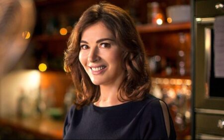 « Une icône du camp » : les fans réagissent au nom écoeurant de Nigella Lawson