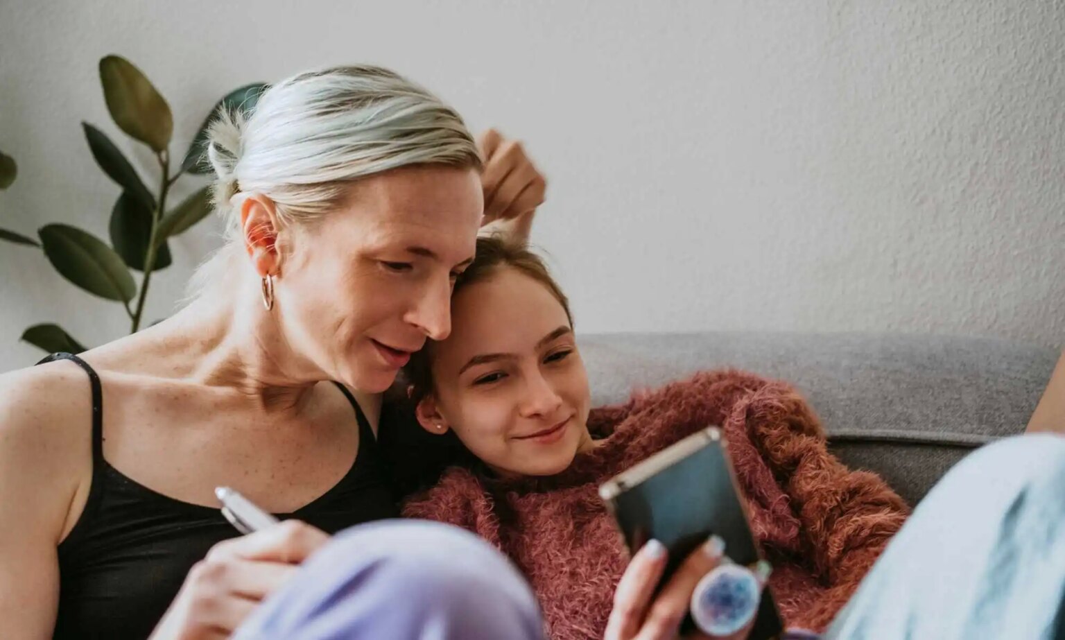 Les tantes et les « autres mères » jouent un rôle important dans le soutien aux jeunes LGBTQ+, selon une nouvelle étude Aunties and othermothers for LGBTQ+ youth