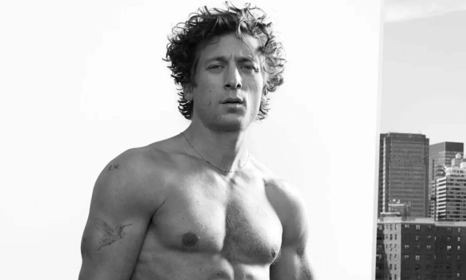 Les aveugles reçoivent de l’aide pour avoir soif suite au tournage de Calvin Klein de Jeremy Allen White Jeremy Allen White in the Calvin Klein campaign.