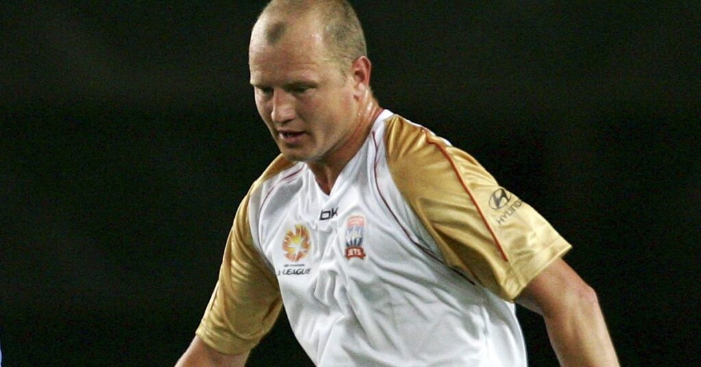 Hommages rendus à l’ancien footballeur australien Stephen Laybutt, décédé à l’âge de 46 ans Hommages rendus à l'ancien footballeur australien Stephen Laybutt, décédé à l'âge de 46 ans