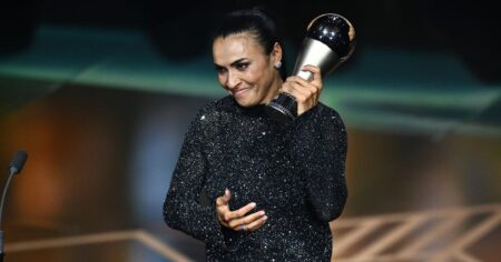 Marta reçoit le Prix Spécial de la FIFA et délivre un message d'autonomisation des femmes