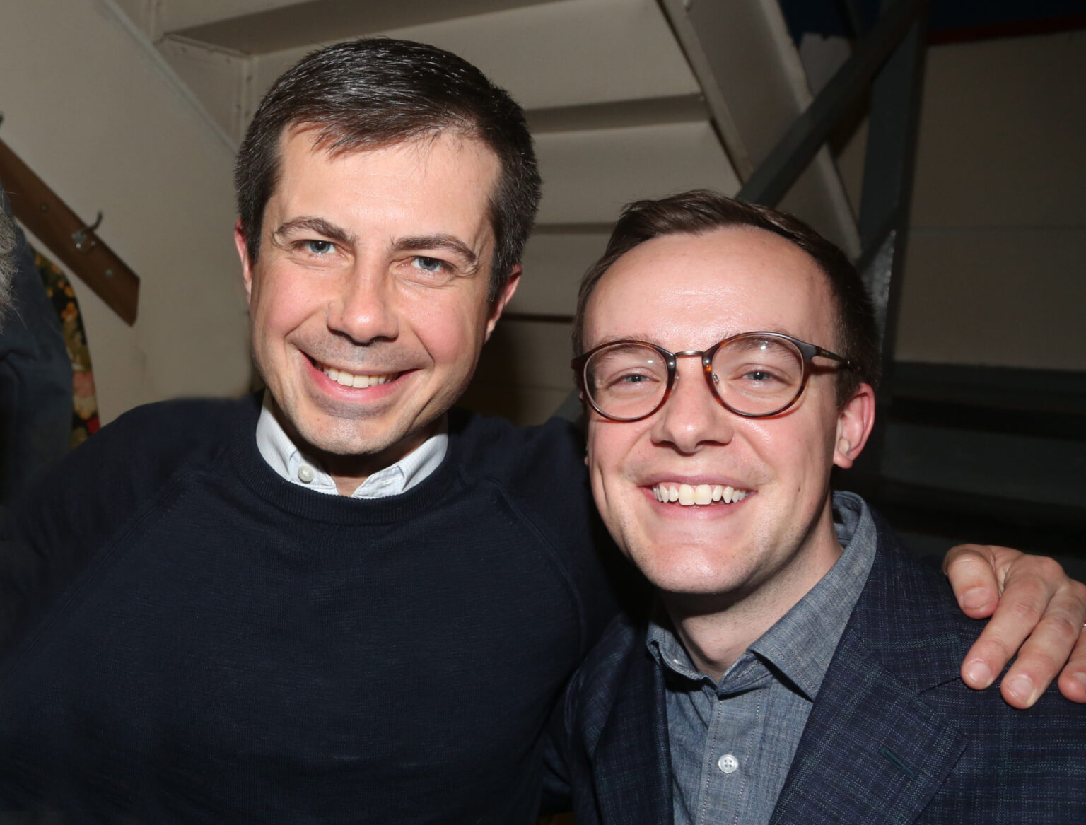 Le mari de Pete Buttigieg s’en prend au représentant républicain pour une remarque « homophobe » : « Être dans l’air du temps vous servirait bien » Pete and Chasten Buttigieg