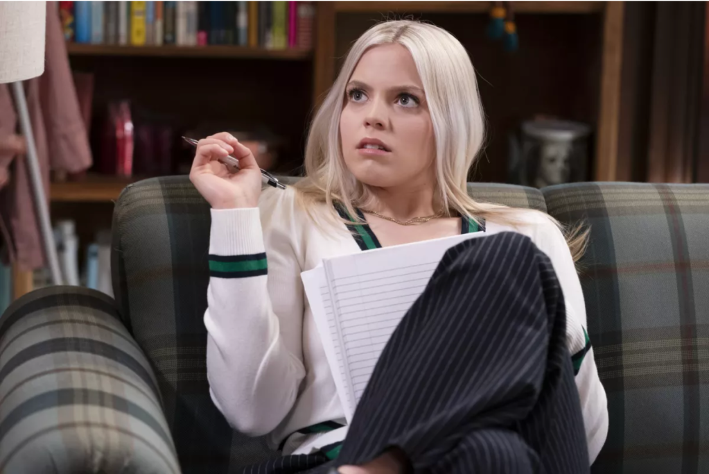 Reneé Rapp dit que sa dernière recherche sur Google concernait le légendaire « Lesbian Masterdoc » – mais qu’est-ce que c’est ? Reneé Rapp as Leighton in The Sex Lives of College Girls. (Katrina Marcinowski/HBO Max)