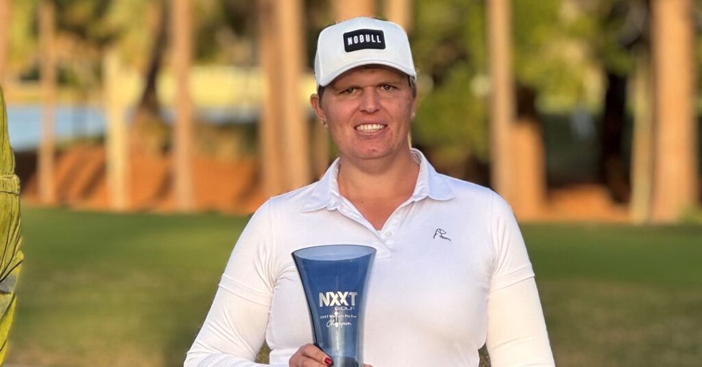 La golfeuse trans Hailey Davidson espère « refroidir le feu » alors que le NXXT Tour demande des tests hormonaux La golfeuse trans Hailey Davidson espère « refroidir le feu » alors que le NXXT Tour demande des tests hormonaux