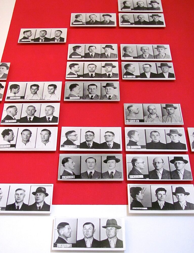 Photos d'homosexuels arrêtés en vertu du paragraphe 175 du Code pénal allemand, vers la Seconde Guerre mondiale.