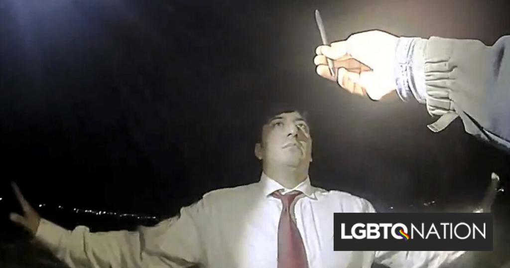 Un législateur républicain condamné à une amende de 1 000 $ après avoir proféré des insultes homophobes contre un policier Un législateur républicain condamné à une amende de 1 000 $ après avoir proféré des insultes homophobes contre un policier