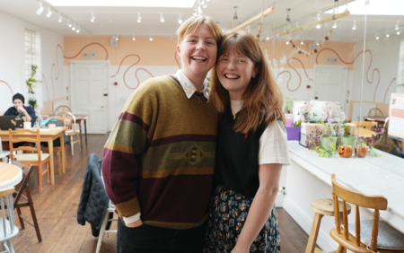 Photographier la communauté queer de la boulangerie locale de Bath