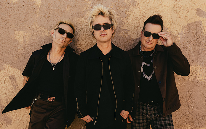 Billie Joe Armstrong de Green Day adore être qualifiée d'icône bisexuelle : "C'est putain de cool"