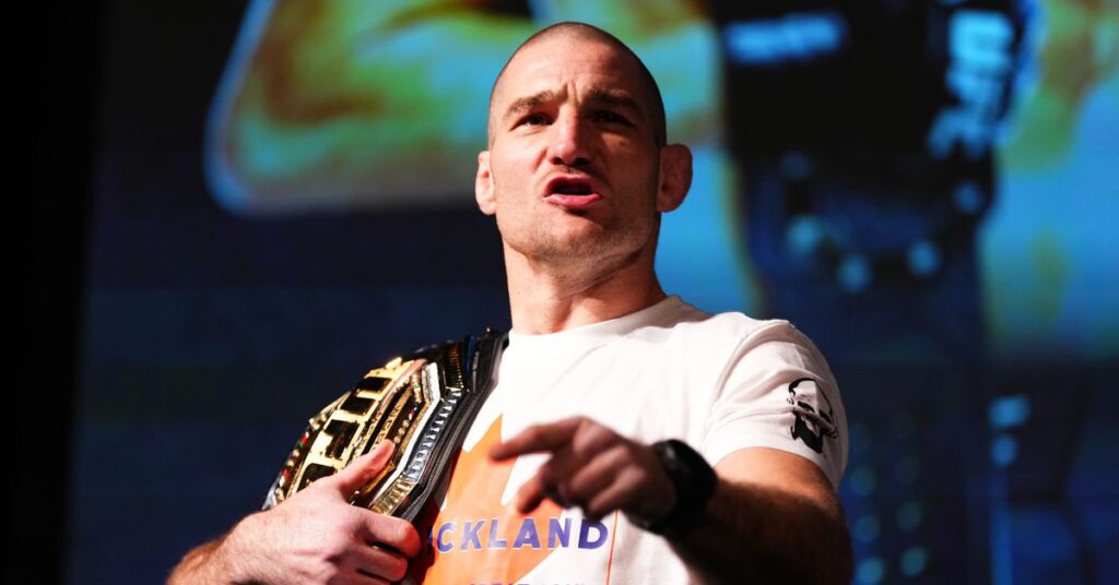 ESPN reste silencieux alors que Sean Strickland et ses adeptes des flocons de neige partagent d’horribles messages anti-gay jamais vus auparavant dans le sport professionnel ESPN reste silencieux alors que Sean Strickland et ses adeptes des flocons de neige partagent d'horribles messages anti-gay jamais vus auparavant dans le sport professionnel