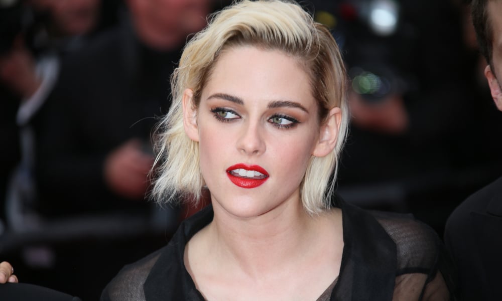 Kristen Stewart qualifie Twilight de « film tellement gay » Kristen Stewart qualifie Twilight de "film tellement gay"