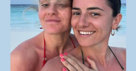 Le jour du Nouvel An, Ellie Carpenter et Danielle van de Donk révèlent qu'elles se sont fiancées aux Maldives