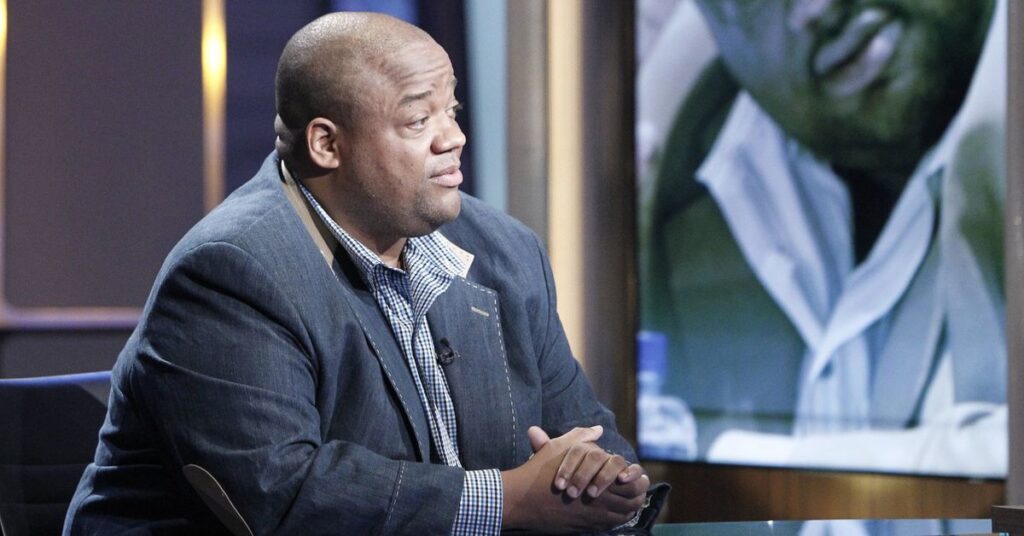 Le journaliste sportif Jason Whitlock se plie à l’homophobie avec son point de vue pro-Sean Strickland Le journaliste sportif Jason Whitlock se plie à l'homophobie avec son point de vue pro-Sean Strickland