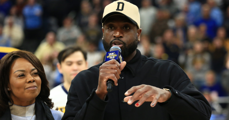 Nous sommes en 2024 et les ongles peints de Dwyane Wade ont mis les gens en colère Apparemment, les gens sont toujours en colère contre les hommes qui se vernissent les ongles. (Icône Sportswire/Getty)