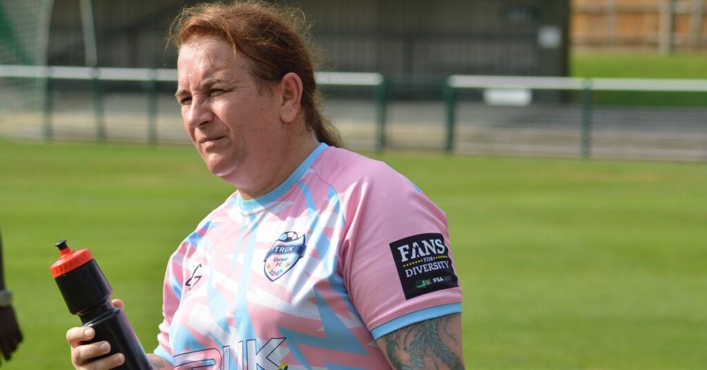 Lucy Clark ouvre une nouvelle voie d’arbitre à chef d’équipe Lucy Clark ouvre une nouvelle voie d'arbitre à chef d'équipe