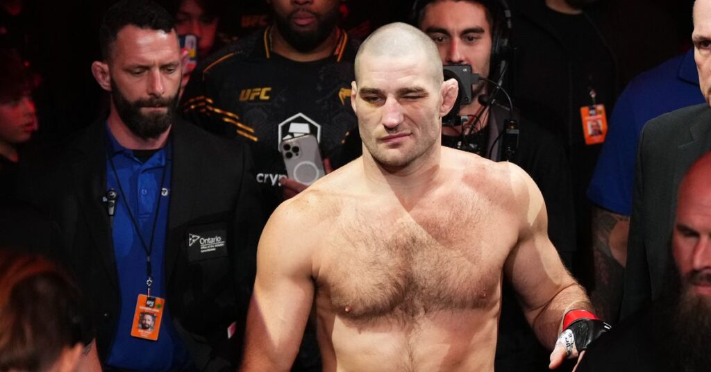 Sean Strickland n’était pas assez homme pour regarder dans les yeux le champion gay de l’UFC après avoir insulté la communauté LGBTQ Sean Strickland n'était pas assez homme pour regarder dans les yeux le champion gay de l'UFC après avoir insulté la communauté LGBTQ