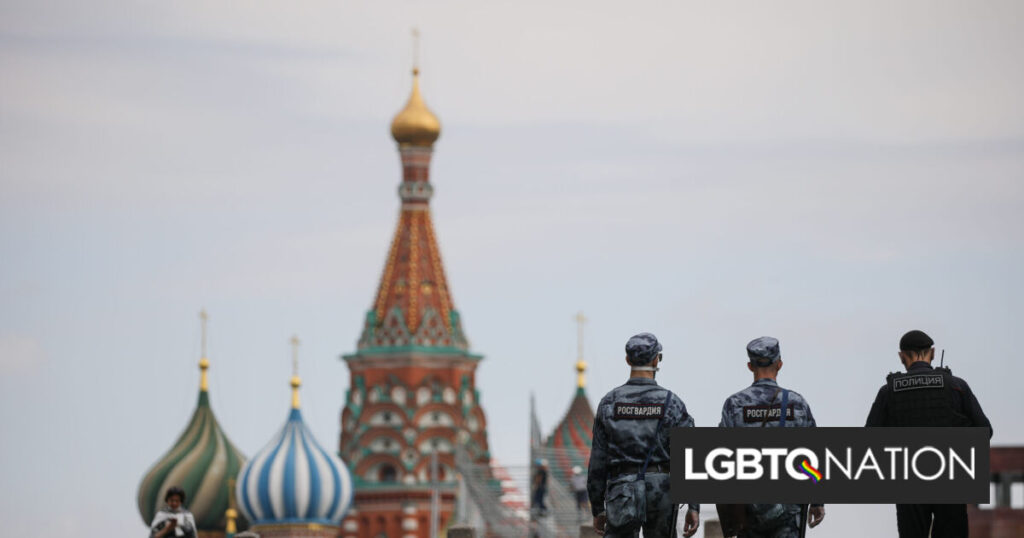 Russie : une femme arrêtée pour crime « extrémiste » consistant à porter des boucles d’oreilles arc-en-ciel Russie : une femme arrêtée pour crime « extrémiste » consistant à porter des boucles d’oreilles arc-en-ciel