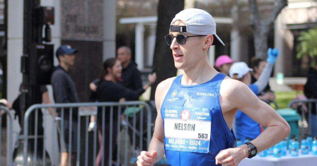 Scottie Nelson termine son essai pour le marathon olympique américain, une étape importante pour le plus grand club de course gay au monde Scottie Nelson termine son essai pour le marathon olympique américain, une étape importante pour le plus grand club de course gay au monde